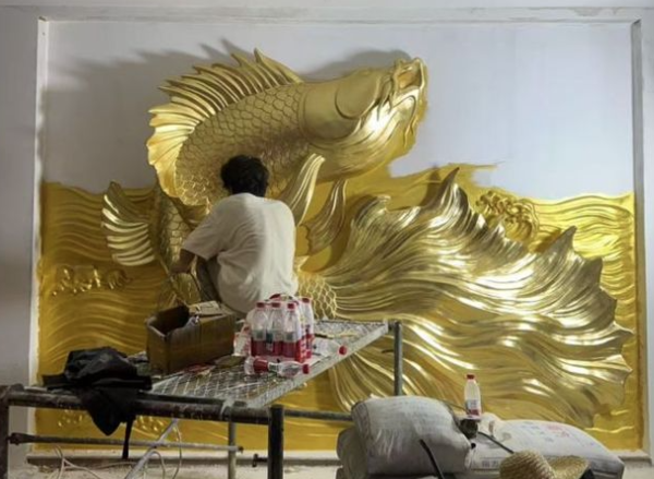 ▲▼美術生轉行批土，兄弟靠浮雕壁畫年入百萬。（圖／翻攝自微博）