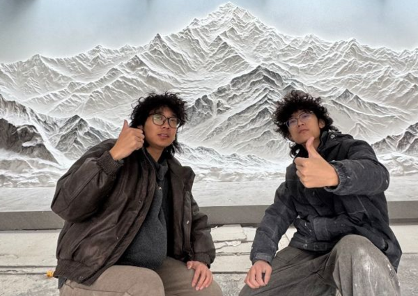 ▲▼美術生轉行批土，兄弟靠浮雕壁畫年入百萬。（圖／翻攝自微博）