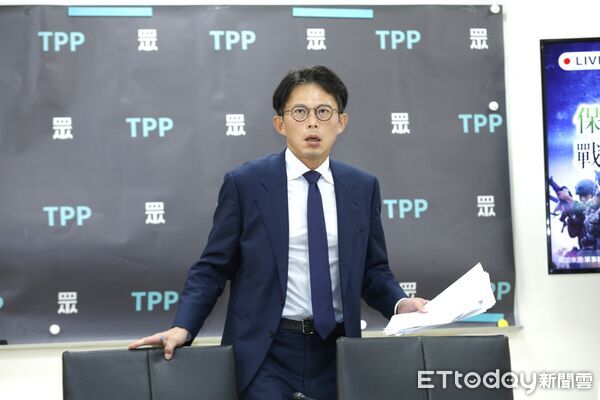 ▲▼民眾黨立法院黨團召開「民眾黨版《保衛國家安全及強化不對稱戰力計畫採購特別條例草案》」記者會，總召黃國昌、政策會執行長賴香伶籍立委劉書彬出席。（圖／記者湯興漢攝）