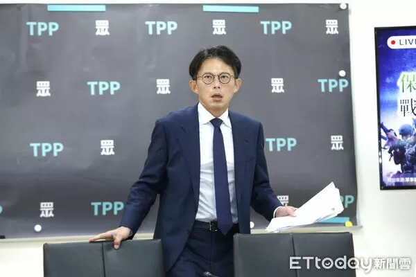 ▲▼民眾黨立法院黨團召開「民眾黨版《保衛國家安全及強化不對稱戰力計畫採購特別條例草案》」記者會，總召黃國昌、政策會執行長賴香伶籍立委劉書彬出席。（圖／記者湯興漢攝）