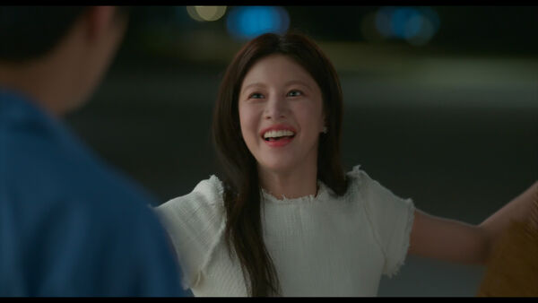 ▲▼▲▼專訪／CP感太強！高允貞超萌反應「這2個鏡頭」是即興演出　導演甜笑就是洪班長。（圖／Netflix提供）