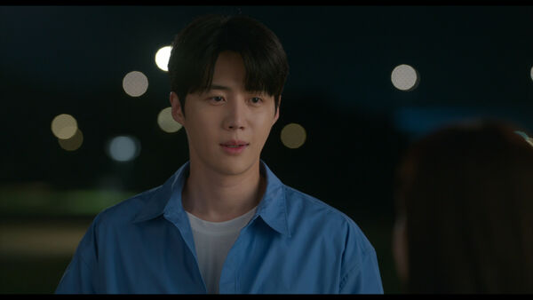 ▲▼導演稱讚金宣虎私下「就是洪班長」。（圖／Netflix提供）