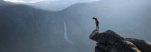 ▲▼紀錄片《赤手登峰》艾力克斯霍諾德攀登酋長岩。（圖／Disney+提供）