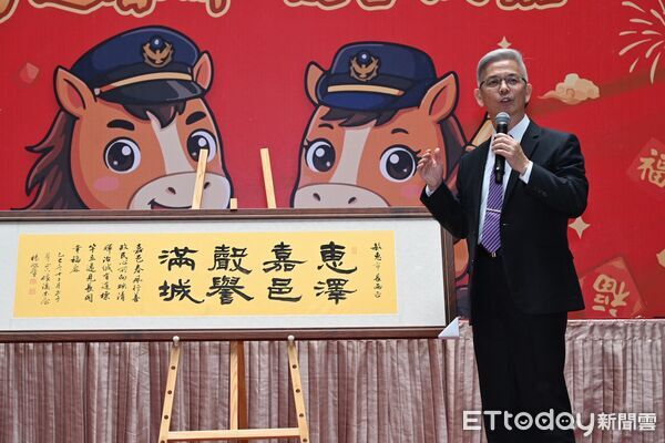 ▲▼   嘉市警新春揮毫 筆尖化身守護財產之盾    。（圖／記者翁伊森翻攝）