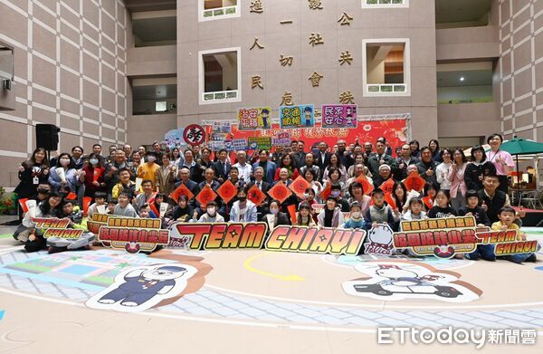 ▲▼   嘉市警新春揮毫 筆尖化身守護財產之盾    。（圖／記者翁伊森翻攝）