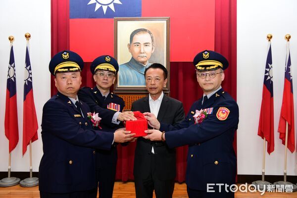 ▲▼  嘉縣警局3位分局長異動縣長翁章梁主持交接典禮。（圖／嘉義縣警局提供）