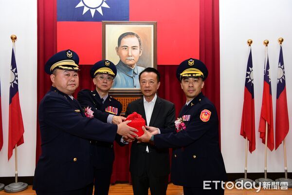 ▲▼  嘉縣警局3位分局長異動縣長翁章梁主持交接典禮。（圖／嘉義縣警局提供）