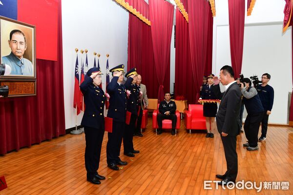 ▲▼  嘉縣警局3位分局長異動縣長翁章梁主持交接典禮。（圖／嘉義縣警局提供）