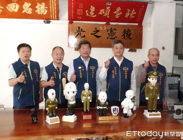 ▲台南市安南區後備憲兵永久聯絡中心內展示上百尊憲兵公仔與紀念文物，儼然一座迷你憲兵博物館。（圖／記者林東良翻攝，下同）