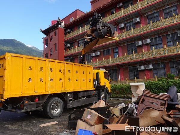 ▲▼花蓮市公所配合「國家清潔週」，今年春節前大宗廢棄物清運量首度突破萬件。（圖／花蓮市公所提供，下同）