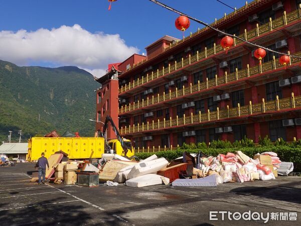 ▲▼花蓮市公所配合「國家清潔週」，今年春節前大宗廢棄物清運量首度突破萬件。（圖／花蓮市公所提供，下同）