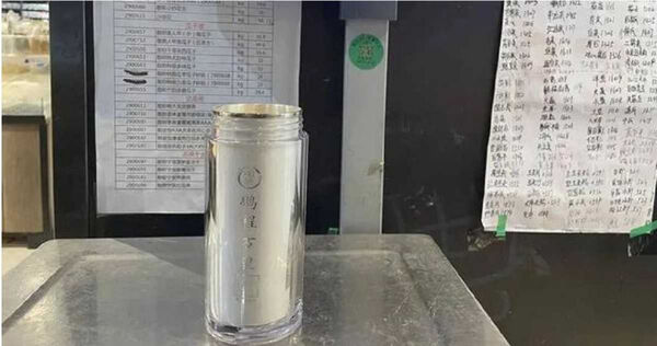 國際白銀價格創新高，連附贈銀製品也出現驚人回收價值。