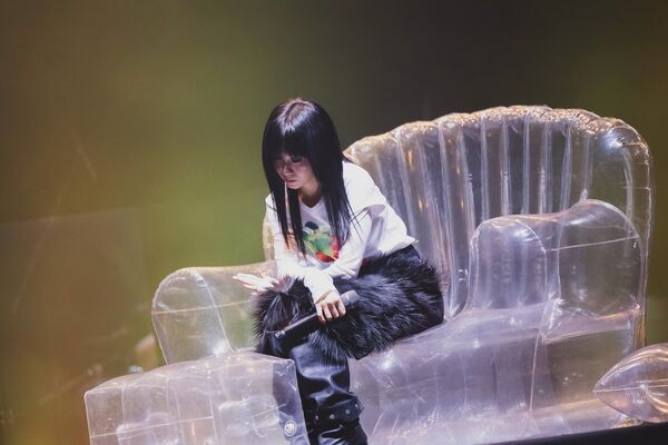 ▲▼ 白安近距離開唱。（圖／相信音樂提供）