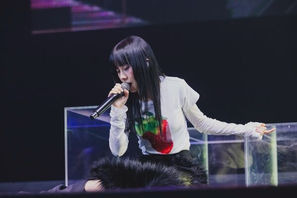 ▲▼ 白安走入觀眾席，與歌迷近距離互動。（圖／相信音樂提供）