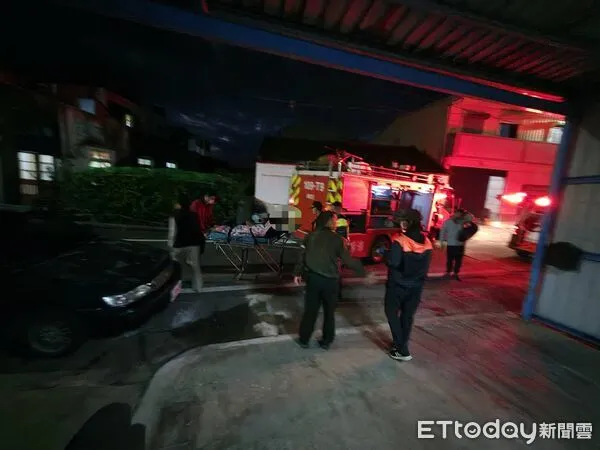 ▲車城消防分隊車城救援受困男。（圖／記者陳崑福翻攝）