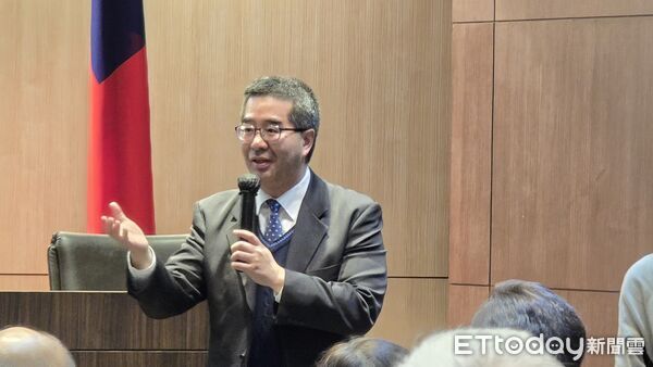 ▲▼國民黨副主席蕭旭岑出席前外交部長、總統府秘書長的楊進添新書《永晝不息－－楊進添回憶錄》26日下午於外交部外交及國際事務學院舉辦新書發表會。（圖／記者詹詠淇攝）