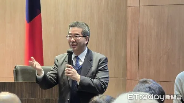 ▲▼國民黨副主席蕭旭岑出席前外交部長、總統府秘書長的楊進添新書《永晝不息－－楊進添回憶錄》26日下午於外交部外交及國際事務學院舉辦新書發表會。（圖／記者詹詠淇攝）