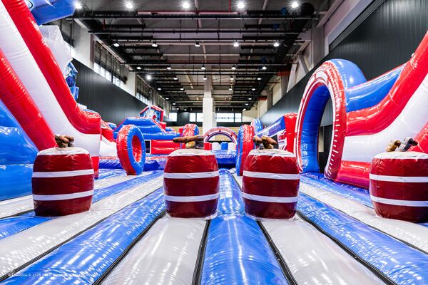 ▲utm氣墊樂園,超人力霸王氣墊樂園。（圖／野獸國提供）