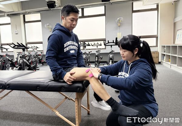 ▲林義傑受聘為弘光科大運動休閒系副教授。（圖／記者游瓊華翻攝）