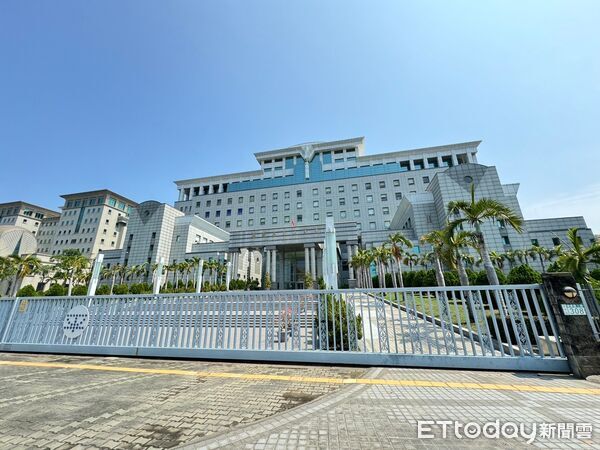 ▲涉嫌台鹽綠能公司舞弊案，台鹽前董事長陳啓昱遭台南地院裁定1200萬元交保，並須接受科技監控等限制措施。（記者林東良翻攝，下同）