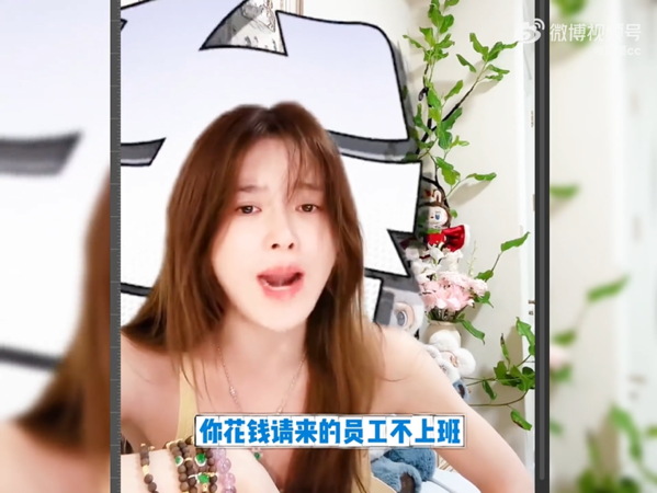 ▲▼趙櫻子直播飆罵助理！　拍桌怒吼「等了你1小時」網看傻。（圖／翻攝自微博）