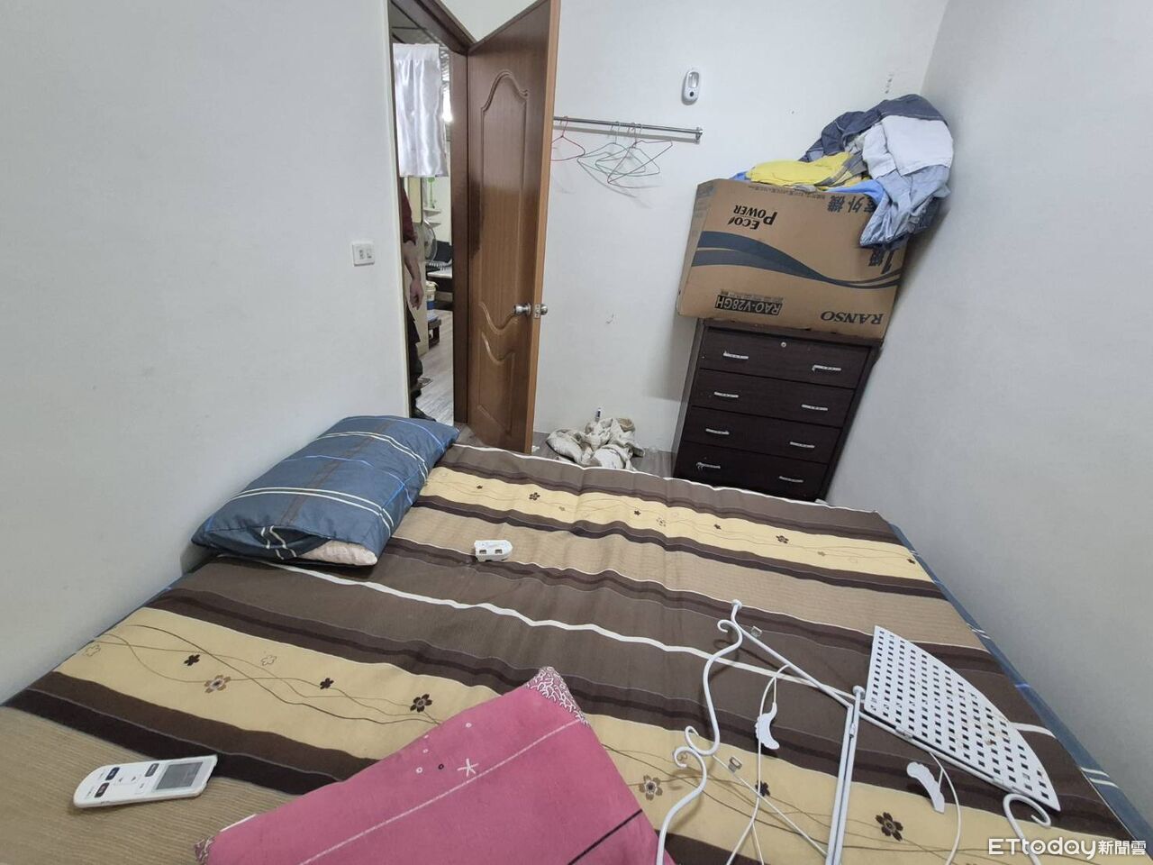 屏東行動不便男翻落床下擋門邊受困 警消破窗救人