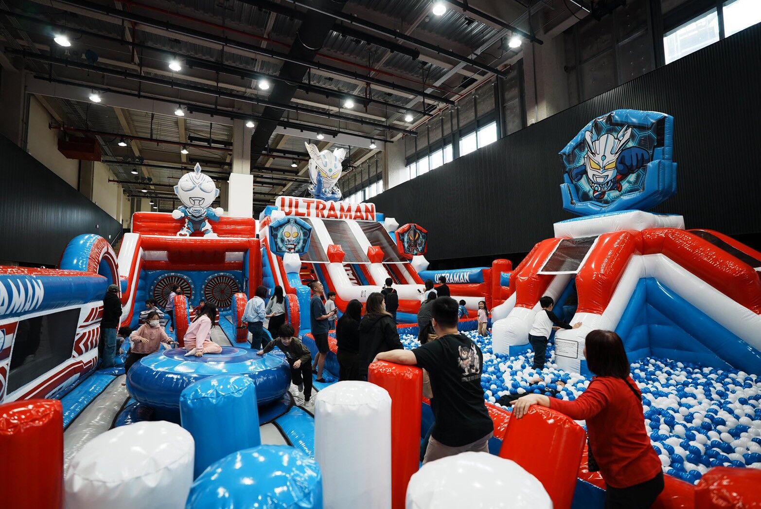 ▲超人力霸王氣墊樂園、星之卡比快閃店。（圖／業者提供）