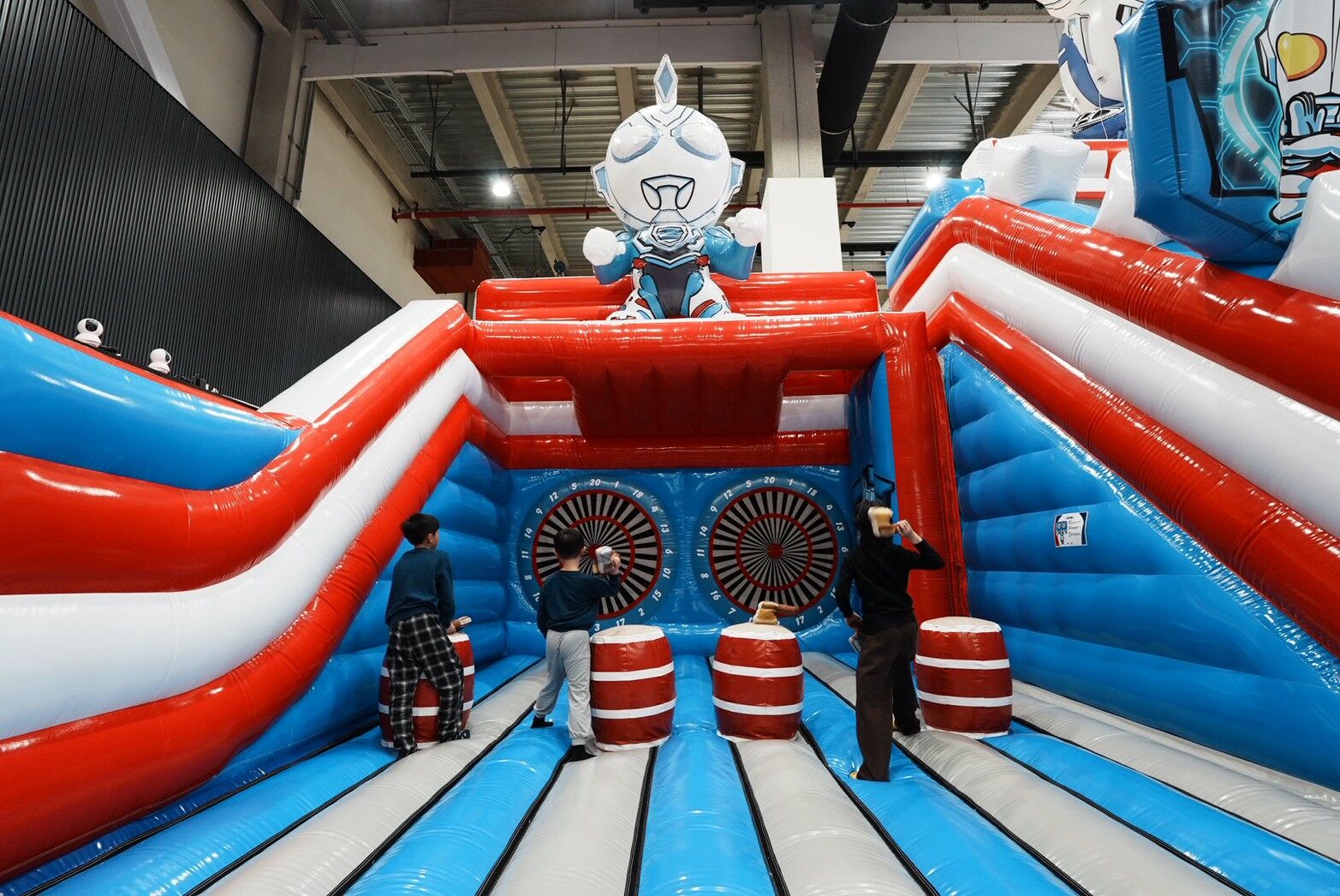 ▲超人力霸王氣墊樂園、星之卡比快閃店。（圖／業者提供）
