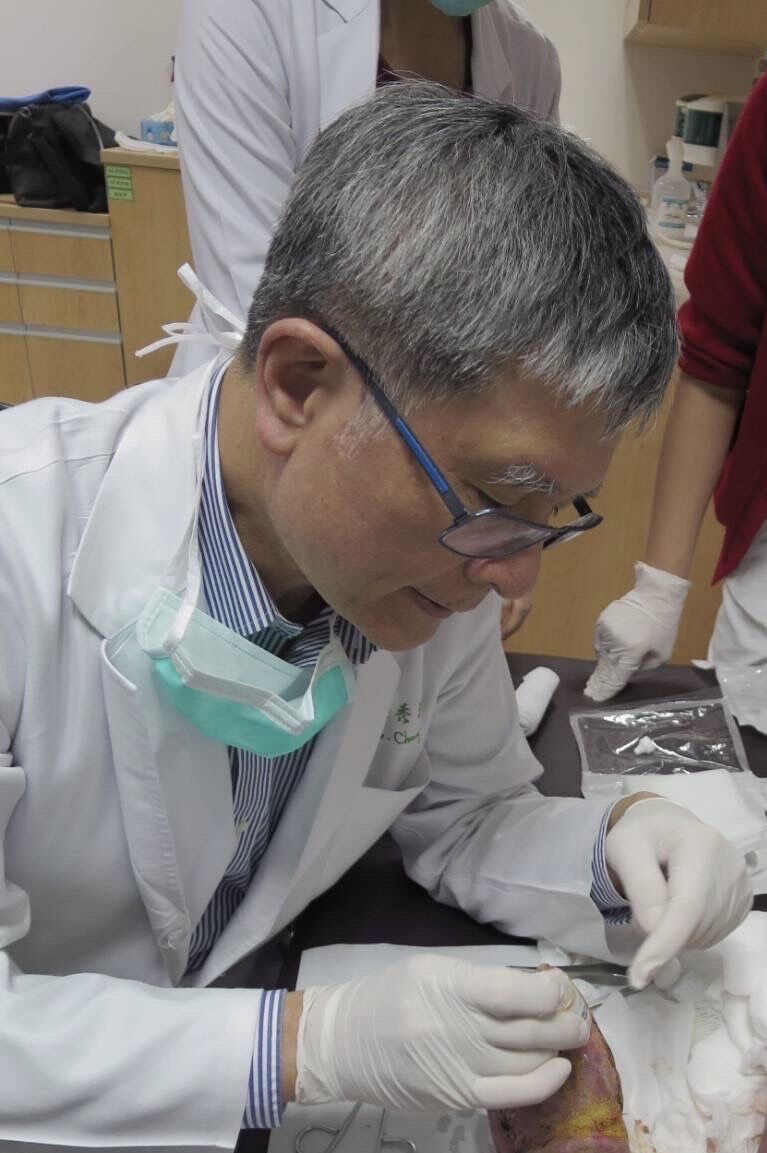 ▲▼八仙塵暴救治靈魂人物、林口長庚燒燙傷中心前主任莊秀樹。（圖／長庚醫院提供）