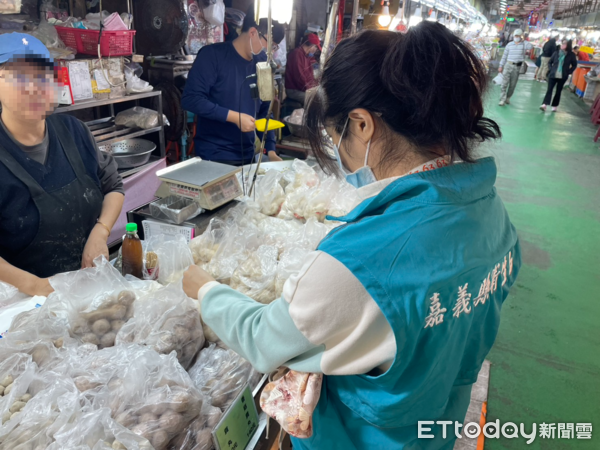 ▲▼    嘉義縣衛生局抽驗春節應景食品全數合格  。（圖／嘉義縣政府提供）