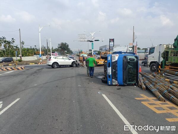 ▲臺1線與潮州鎮水源路口交通事故。（圖／記者陳崑福翻攝）