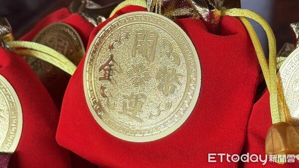 ▲▼八路財神廟開運金幣             。（圖／記者陳宏瑞翻攝）