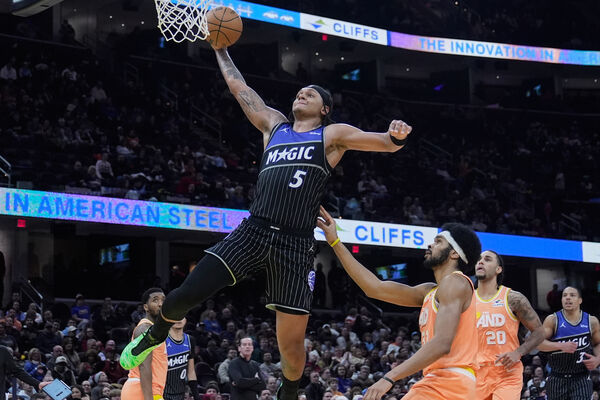 ▲騎士米歇爾、魔術班凱羅。（圖／達志影像／美聯社）