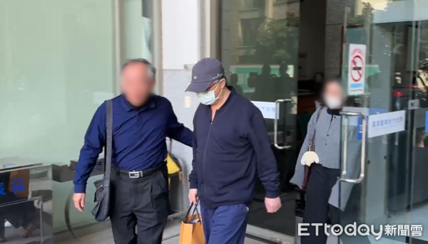 ▲▼陳啟昱1200萬交保，完成手續離開。（圖／記者林東良攝）