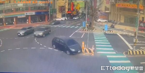 [新聞] 彰化和美庇護島又被撞！駕駛恍神左轉出 - 汽車 - PTT.BEST 批踢踢爆文