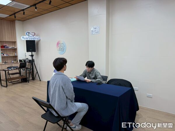 ▲南分署YS舉辦「企業品牌日」活動，邀請星巴克、王品集團及50 PERCENT等品牌進駐，與青年面對面交流。（記者林東良翻攝，下同）