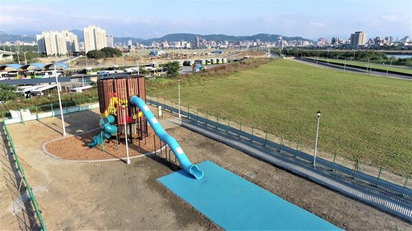 ▲北市擁有長達112公里的河濱自行車道，平坦寬闊，串聯起28座河濱公園。（圖／北市水利處提供）