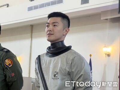 空軍防寒衣首亮相！3月底前配給三型主戰機　帥飛官：像穿發熱衣