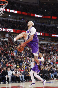 實戰胯下換手爆扣　湖人海耶斯秀美技