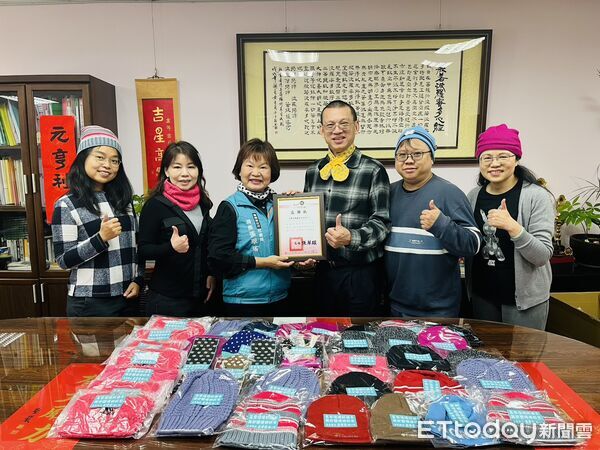▲▼    南聯針織廠寒冬送暖，關懷嘉義縣獨居長者 。（圖／嘉義市政府提供）