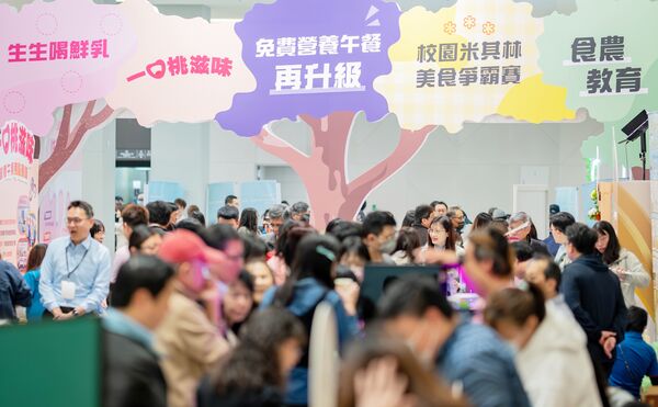 ▲桃園市教育局今天舉辦桃園市校長會議，全市國高中小學校長出席，會中規劃出席校長進行討論。（圖／市府新聞處提供）