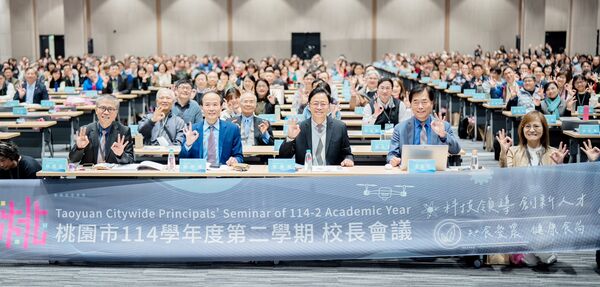 ▲桃園市教育局今天舉辦桃園市校長會議，市長張善政與出席校長大合影。（圖／市府新聞處提供）