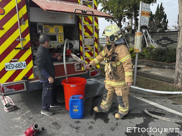 ▲南消第二救災救護大隊前往下營鼎和實業，辦理化學災害搶救演練，模擬化學品外洩引發火警情境。（記者林東良翻攝，下同）