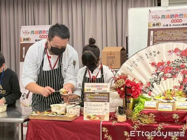 ▲台南市第七屆學校午餐廚藝競賽登場，30校校廚以「美味調色盤料理」為主題進行現場實作。（記者林東良翻攝，下同）