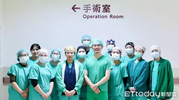 ▲▼衛福部金門醫院開刀房團隊及外科童紹軒醫師。（圖／衛福部金門醫院提供）