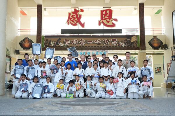 ▲「柔道男神」楊勇緯化身團結基金計畫大使，前進屏東勉勵學子。（圖／中華奧會提供）