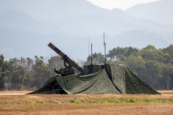 ▲▼陸射劍二飛彈車對敵實施攻擊。（圖／軍聞社）