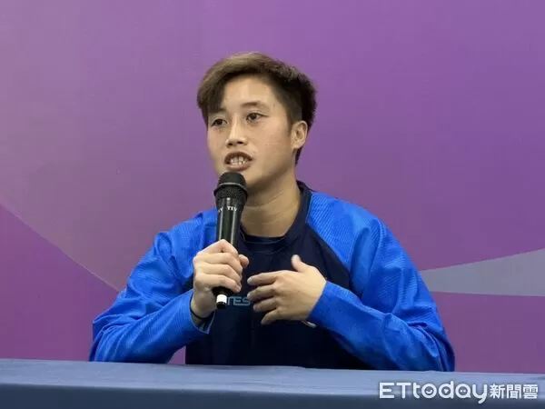 ▲中華女子足球隊泰國籍總教練查克摩爾（Prasobchoke Chokemor）、隊長陳英惠。（圖／記者蔡厚瑄攝）