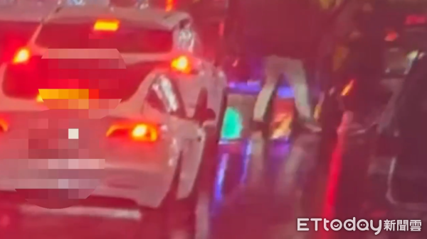▲▼計程車司機陳男婉拒載客，遭戴姓兄弟托下車痛毆。（圖／記者張君豪翻攝）