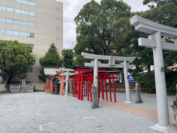 ▲▼福岡藍瓶咖啡、警固神社。（圖／部落客台南好Food遊授權提供）